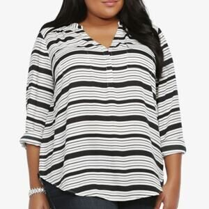 Torrid Striped Top Womens Size 2X White Black Flowy Career Blouse Tunic